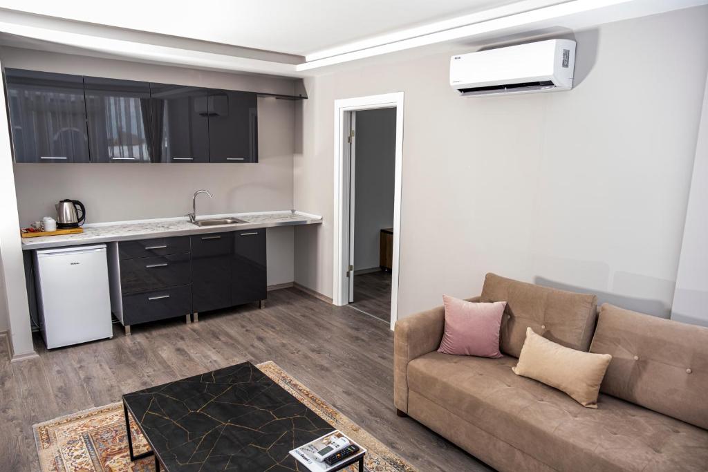 Comfort Center Suit Hotel