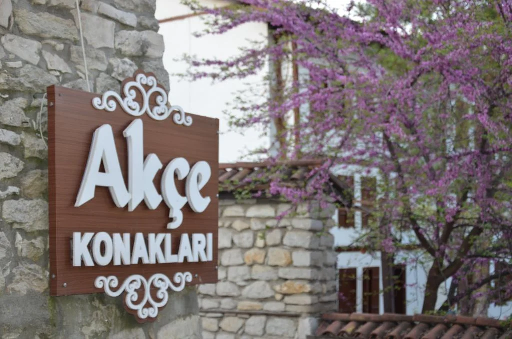 Akçe Konakları