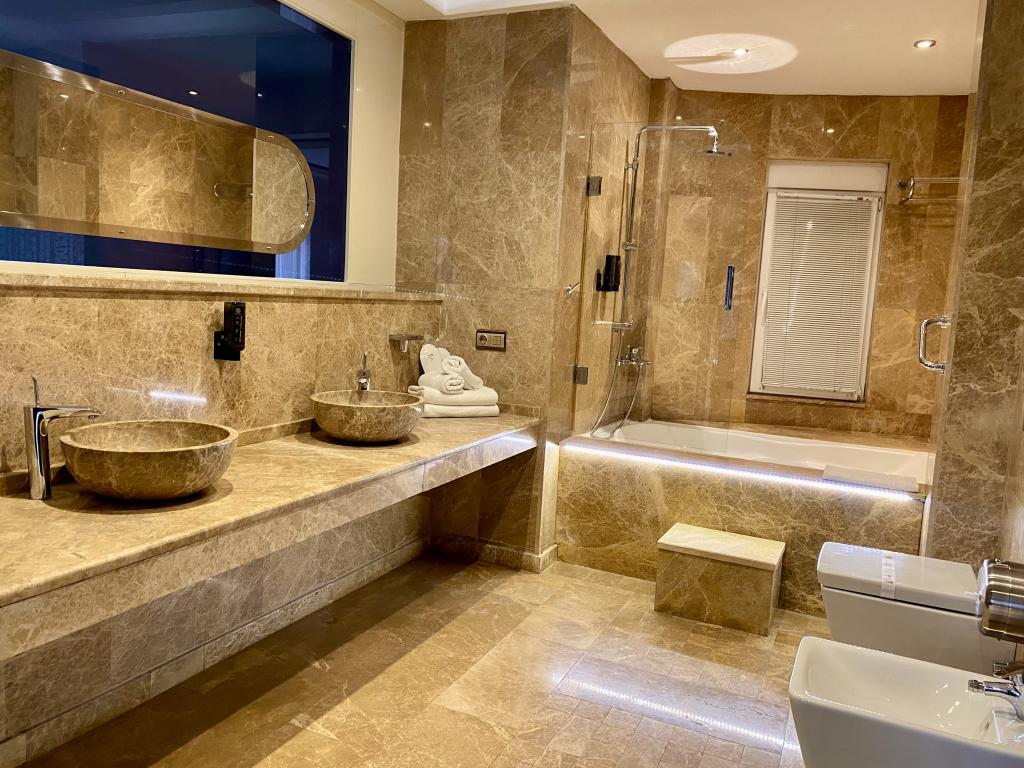 Blackmoon Villa Hotel