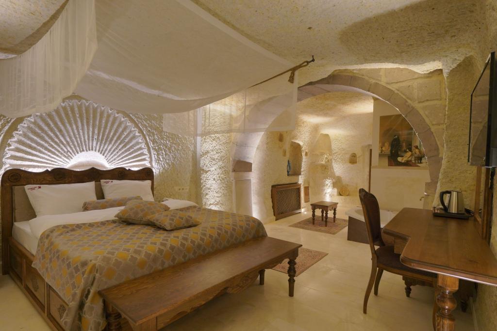 Fairyland Cave Hotel