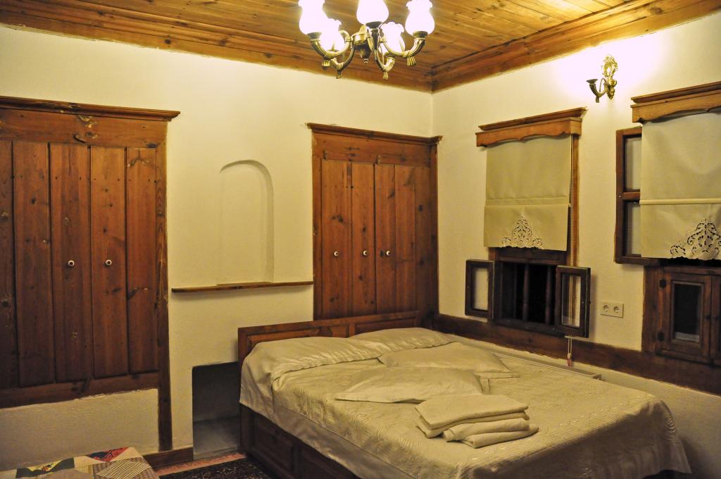 Çamlıca Konak Çarşıevi