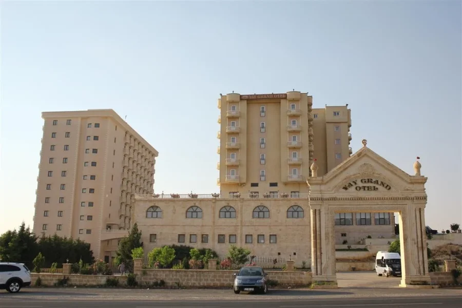 Yay Grand Otel