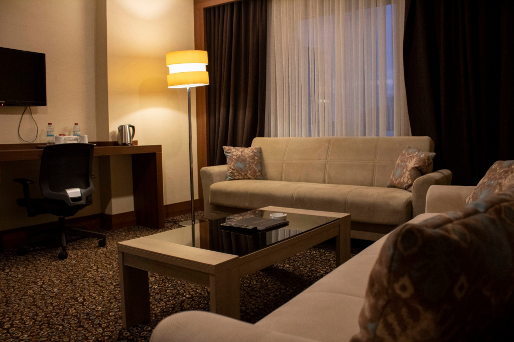 Teymur Continental Hotel & Convention Center