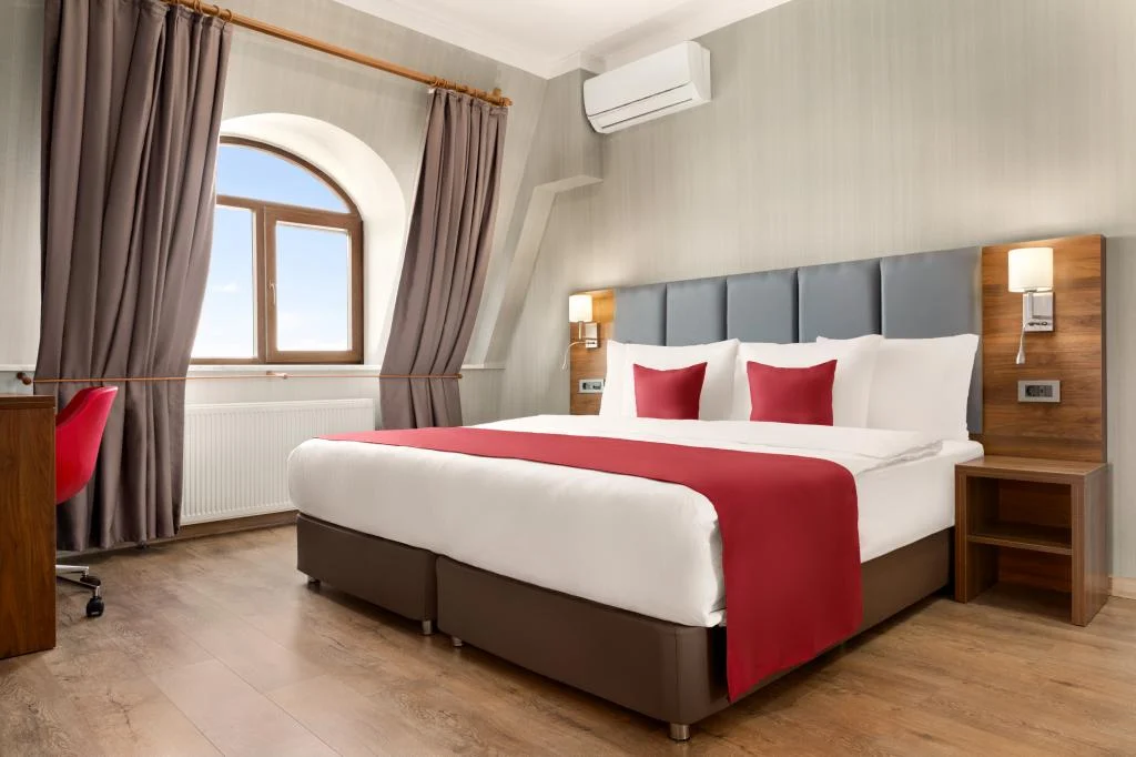 Ramada By Wyndham Van